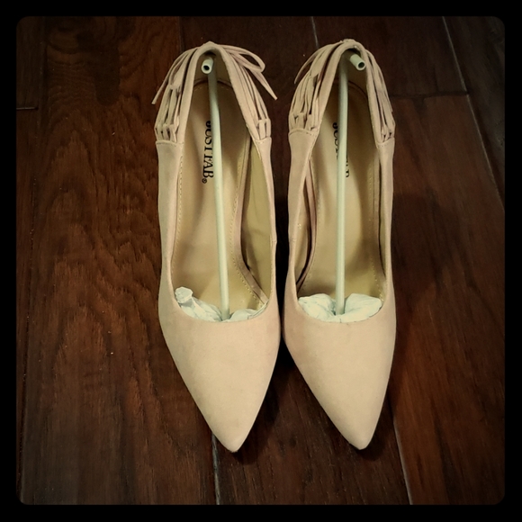 Shoes - Picture 1 of 4